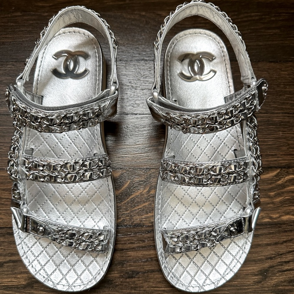 2022 Chanel Interlocking CC Logo
Patent Leather Slingback
Sandals in Chrome